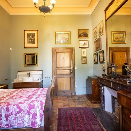 18th Century Chateau With Stunning Pool & Gardens 别墅