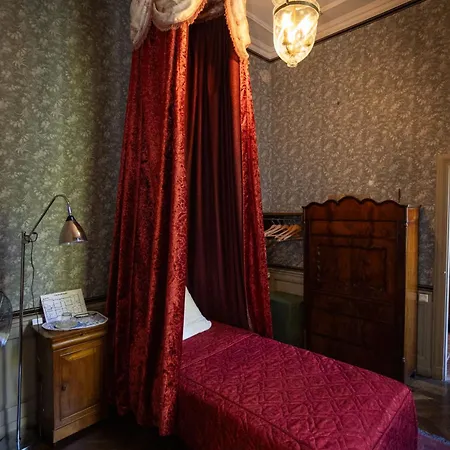 18th Century Chateau With Stunning Pool & Gardens *