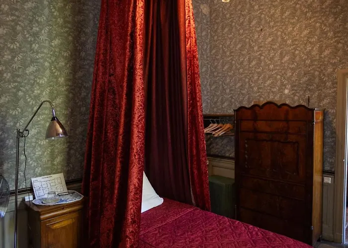 18th Century Chateau With Stunning Pool & Gardens *