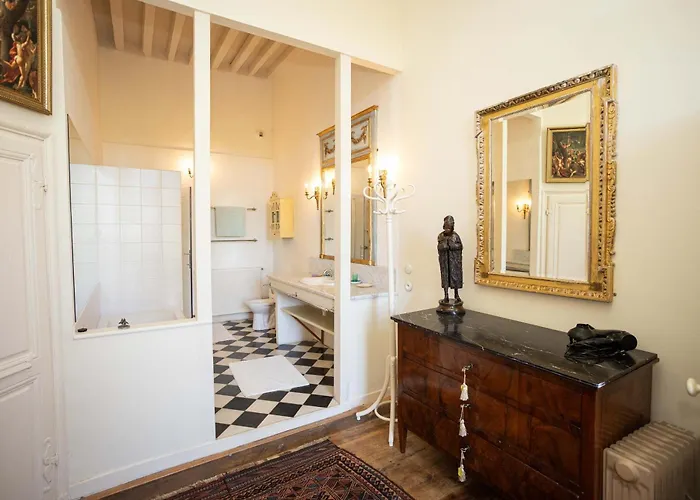 빌라 18th Century Chateau With Stunning Pool & Gardens