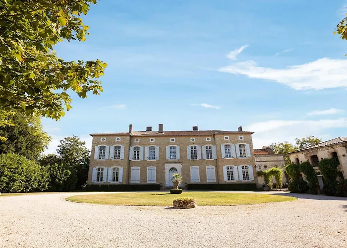 18th Century Chateau With Stunning Pool & Gardens